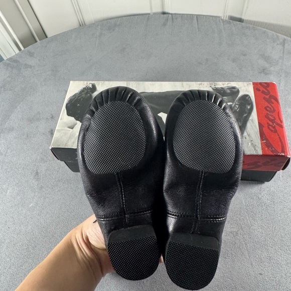 Capezio Children’s Black Split Sole Leather Lace Up Jazz Shoes Size 10.5 - Picture 2 of 3